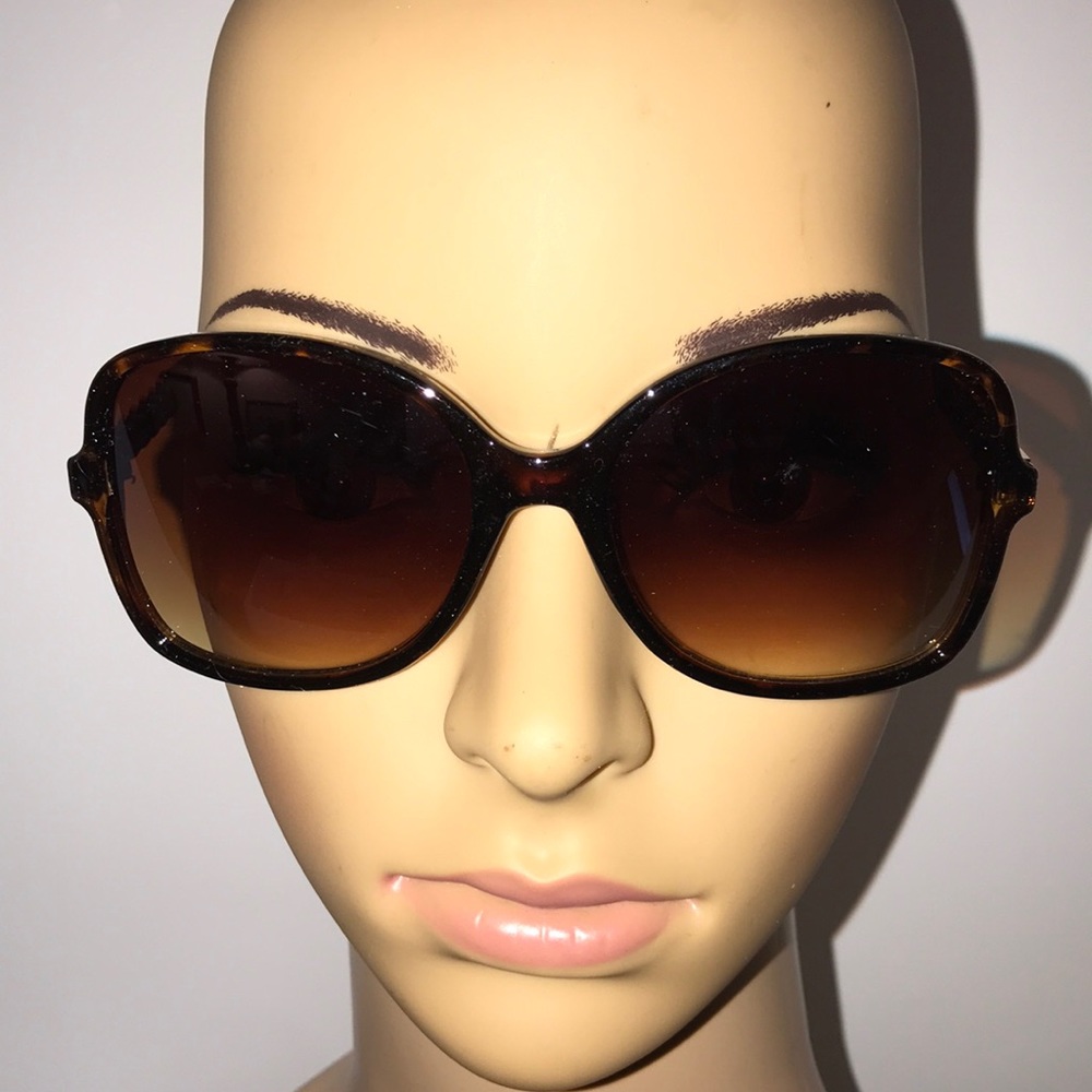 Oversize Gold Chain Sunglasses